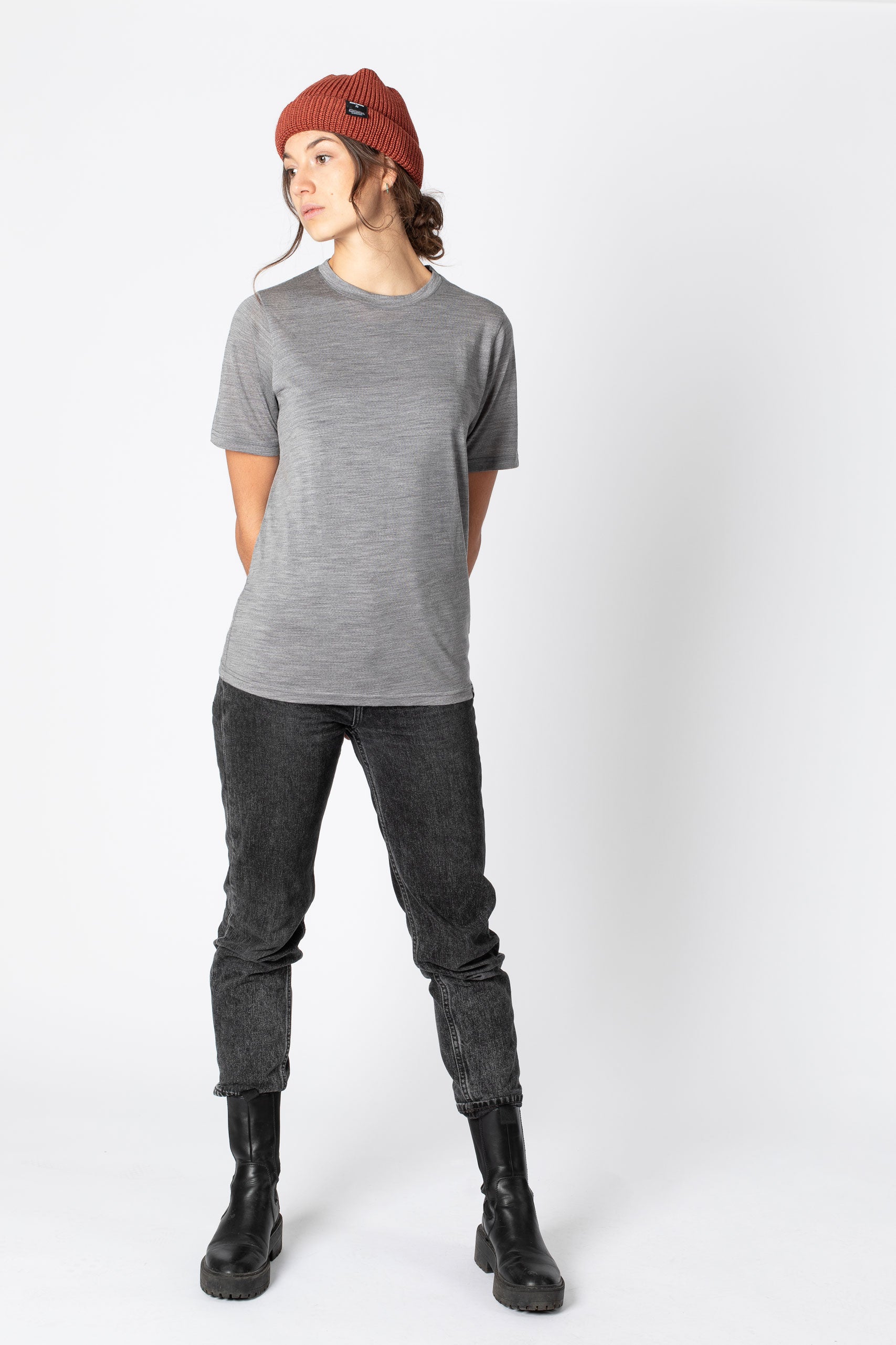 G:\Meine Ablage\JECKYBENG\FOTOS\The MERINO T-SHIRT\grey-melange-update