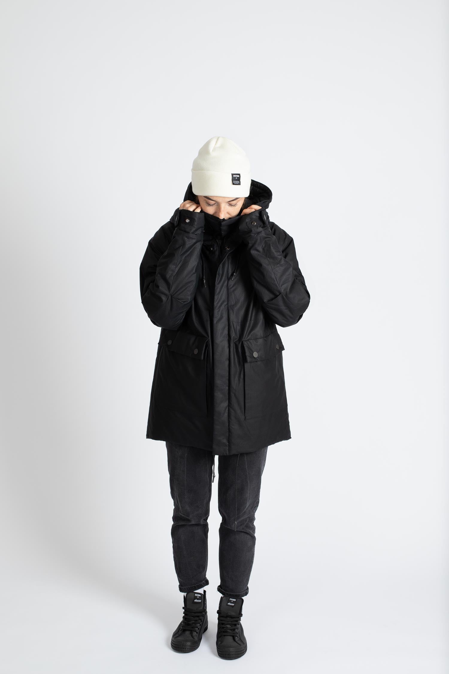 JECKYBENG-LIGHTWEIGHT-WINTERJACKET-01 deep-black