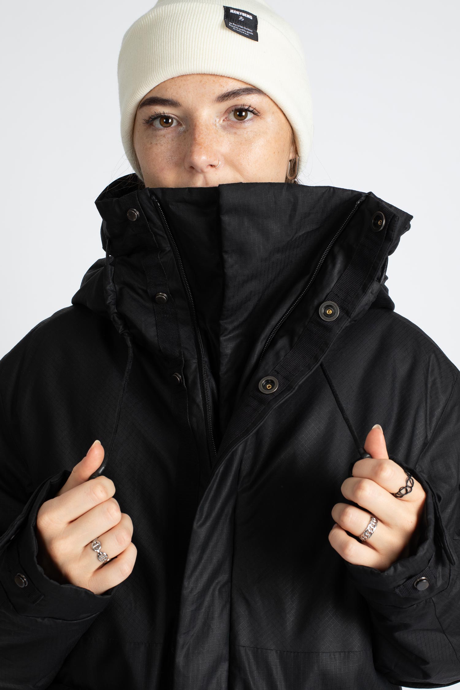 JECKYBENG-LIGHTWEIGHT-WINTERJACKET-02 deep-black