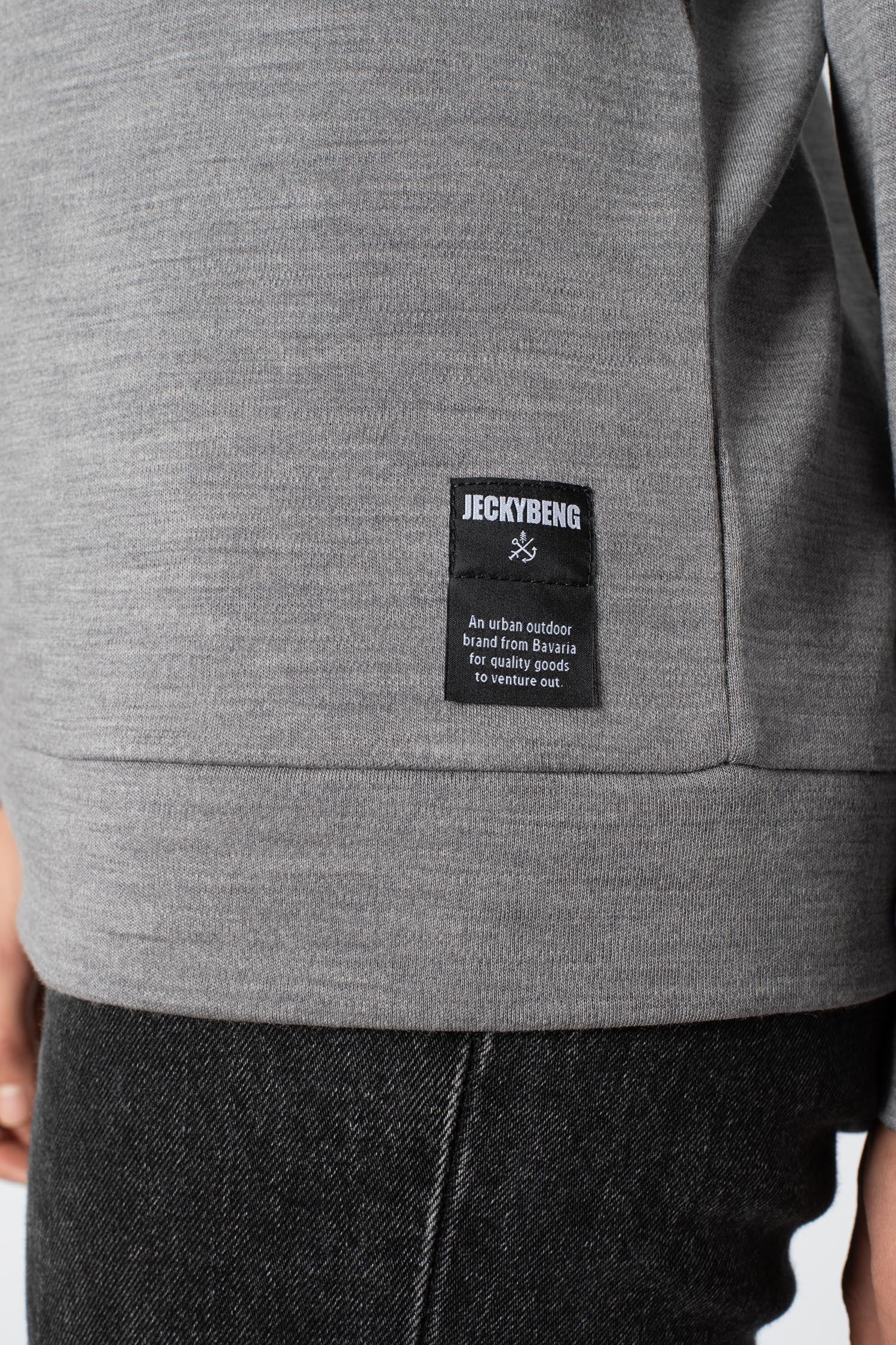 JECKYBENG-The-MERINO-SWEATER-06 grey-melange