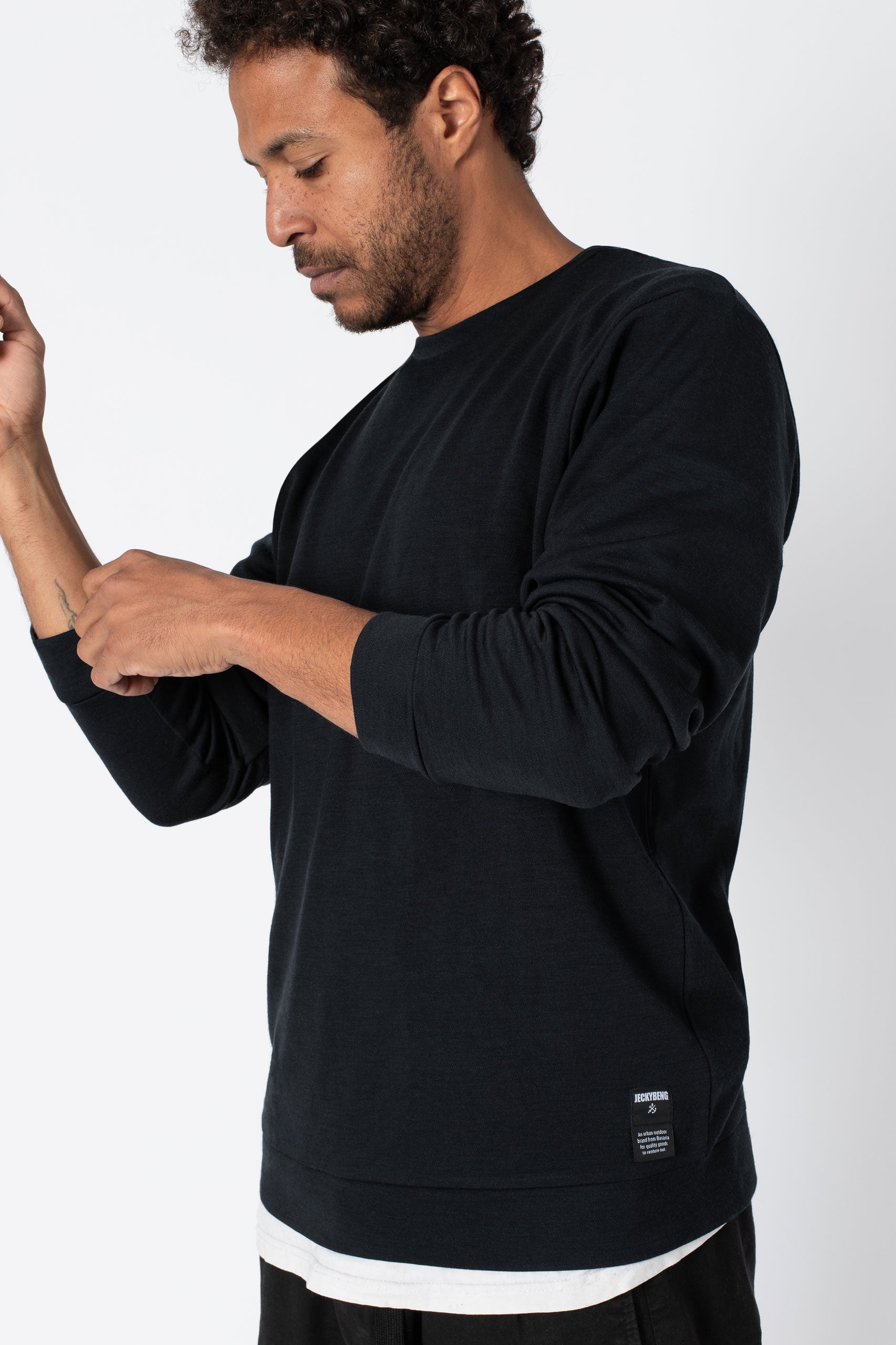 Jeckybeng-the-merino-sweater-deep-black_00010