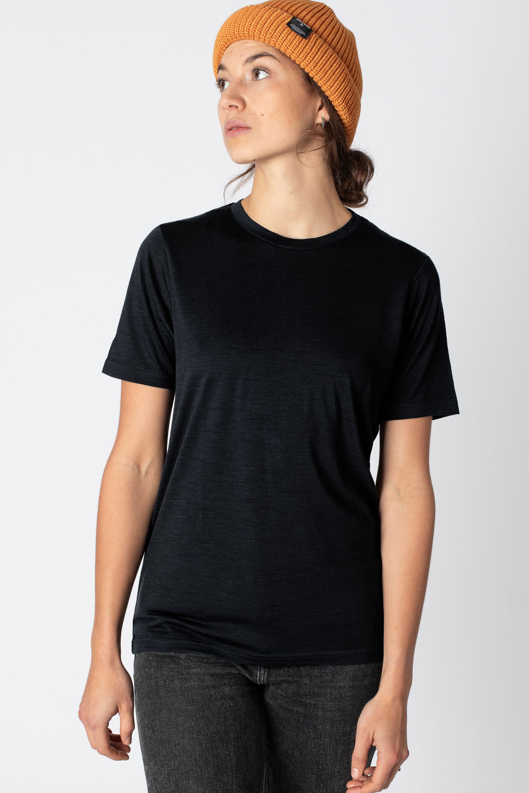 Jeckybeng-the-merino-t-shirt-deep-black_00002