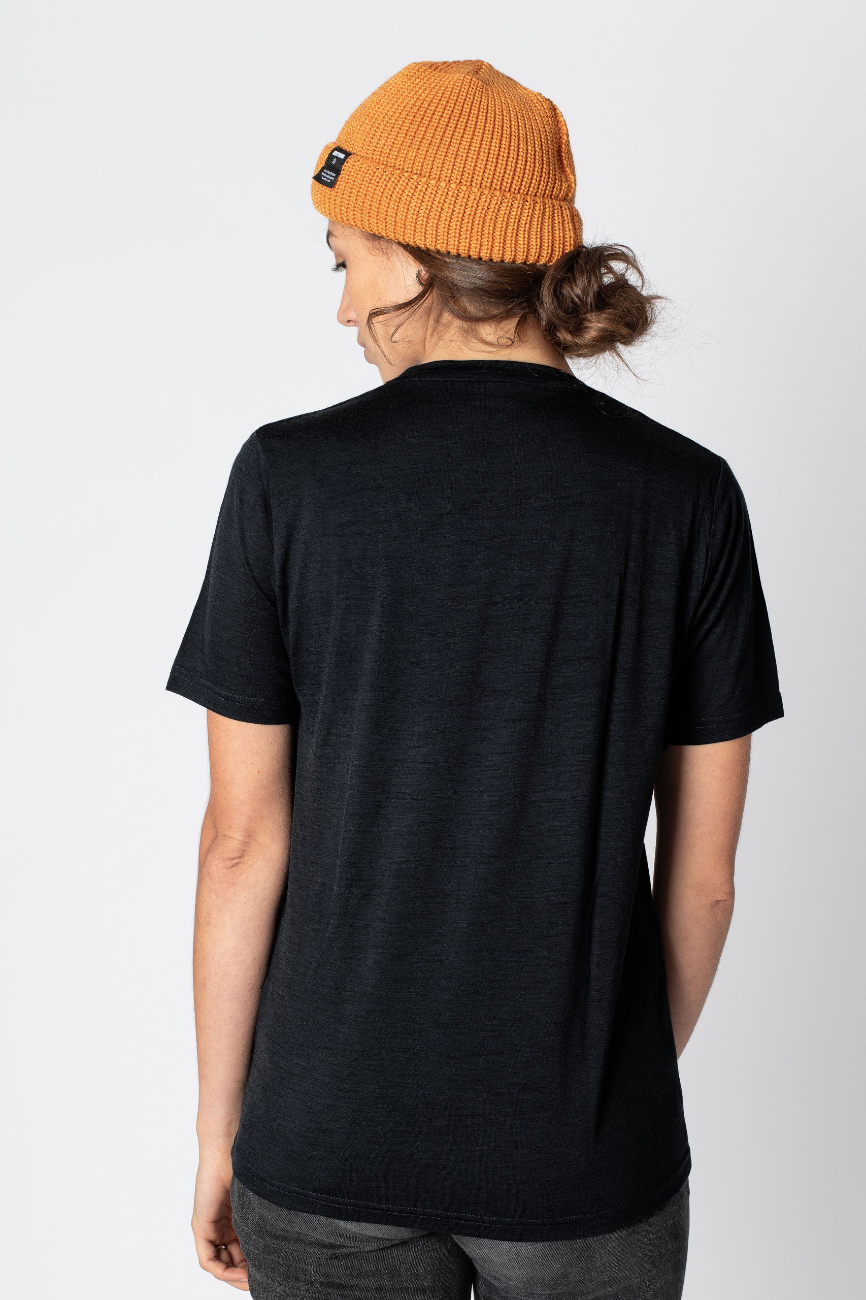 Jeckybeng-the-merino-t-shirt-deep-black_00003