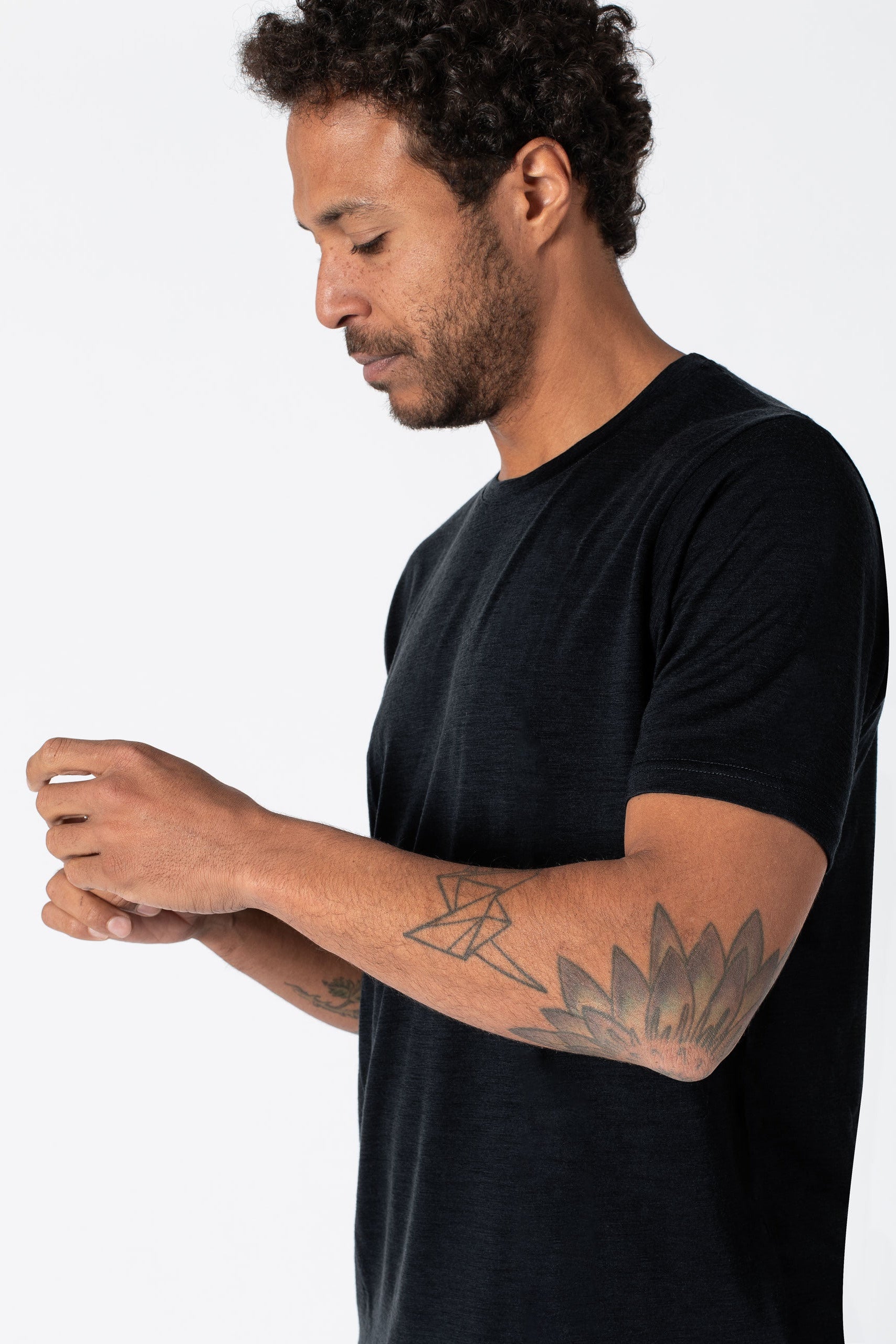 Jeckybeng-the-merino-t-shirt-deep-black_00005