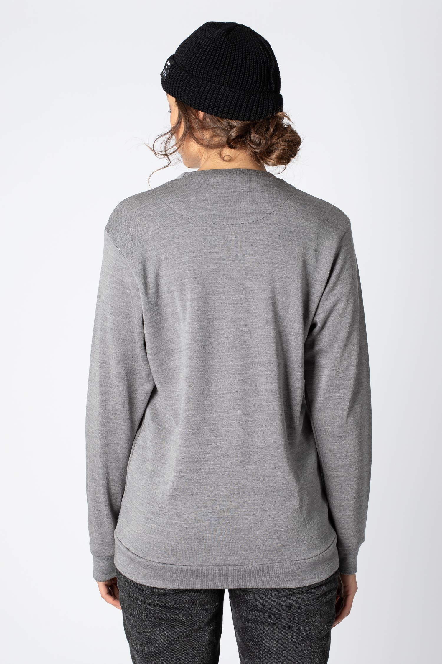 JECKYBENG-The-MERINO-SWEATER-04 grey-melange