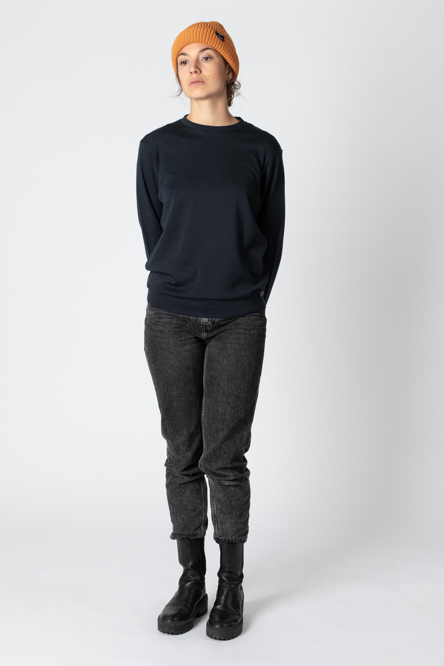 JECKYBENG-The-MERINO-SWEATER-04 midnight