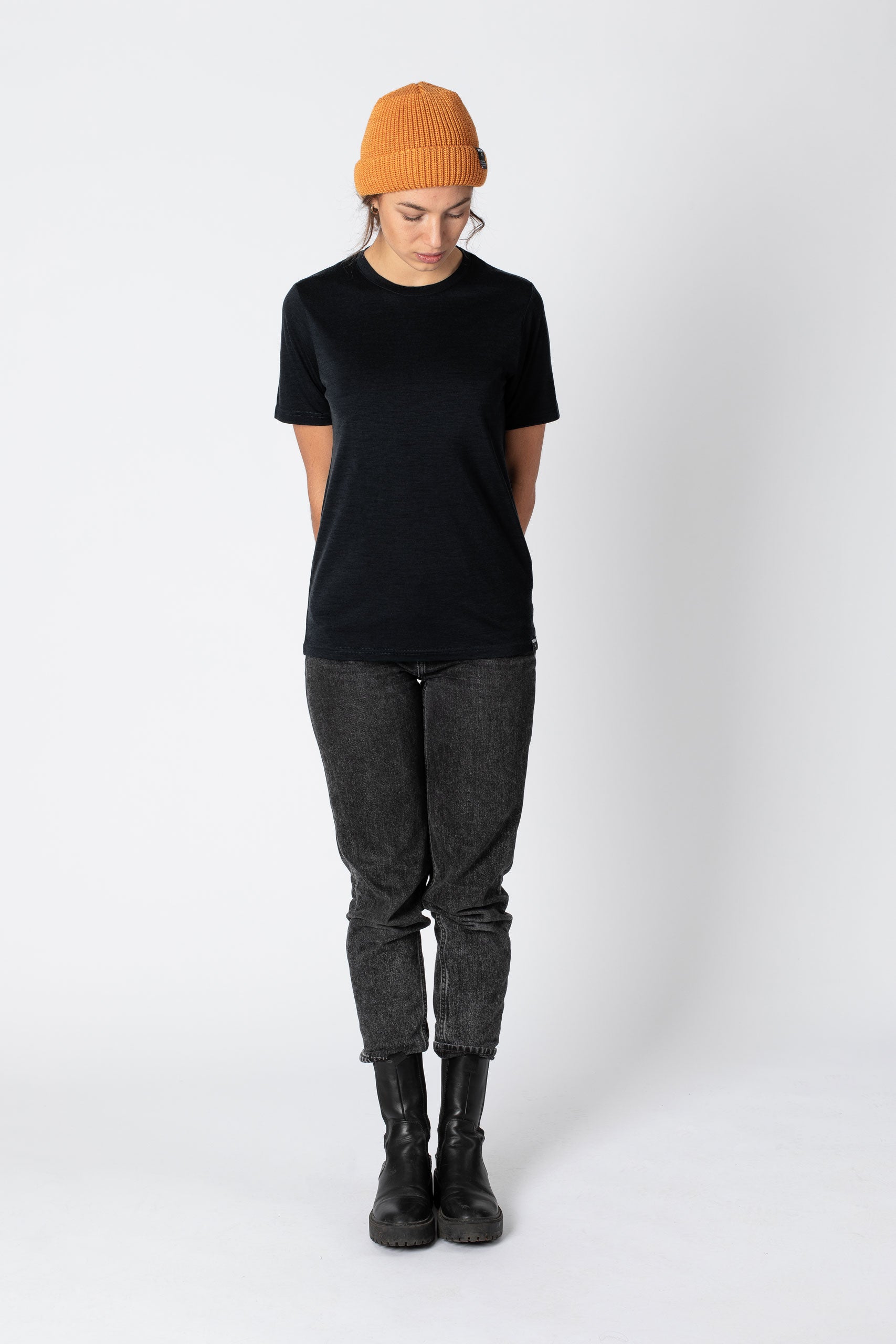 Jeckybeng-the-merino-t-shirt-deep-black_00004