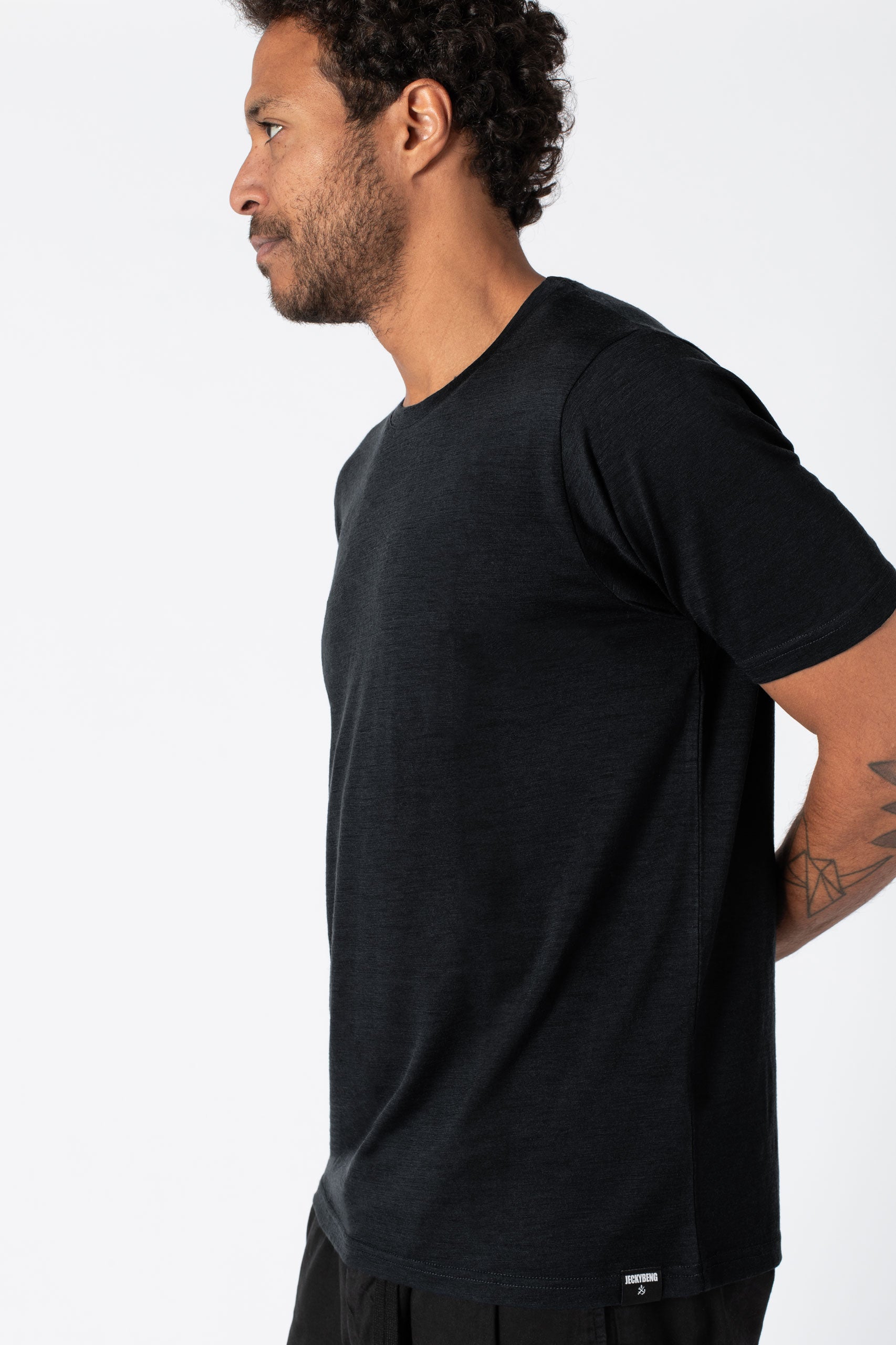 Jeckybeng-the-merino-t-shirt-deep-black_00006