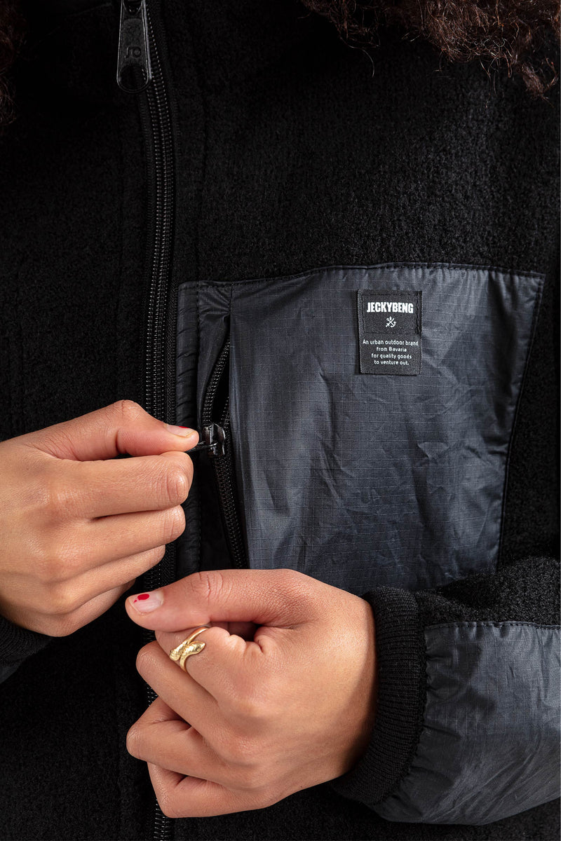 THE NATURAL WOOLFLEECE black (2022)