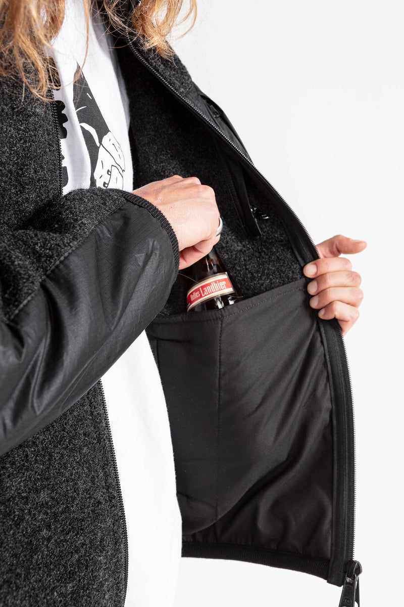 THE NATURAL WOOLFLEECE black (2022)