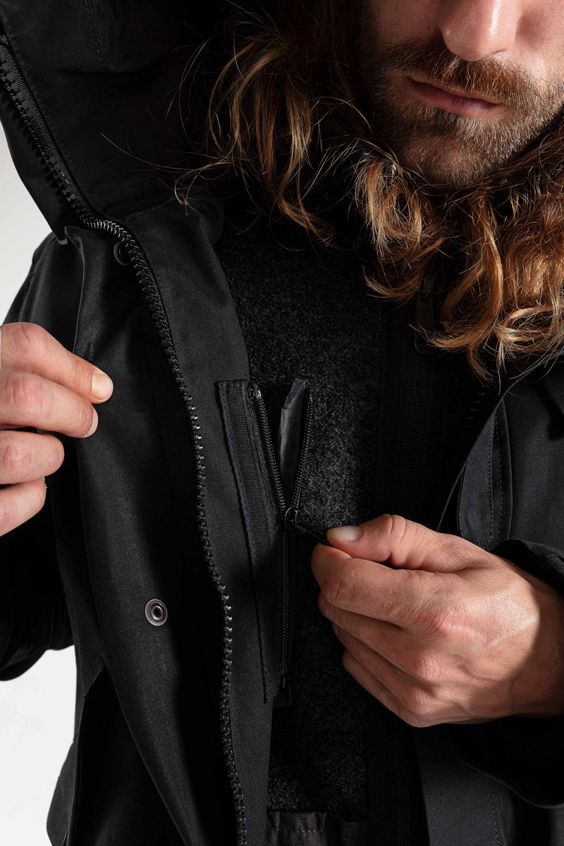 The JACKET deep black