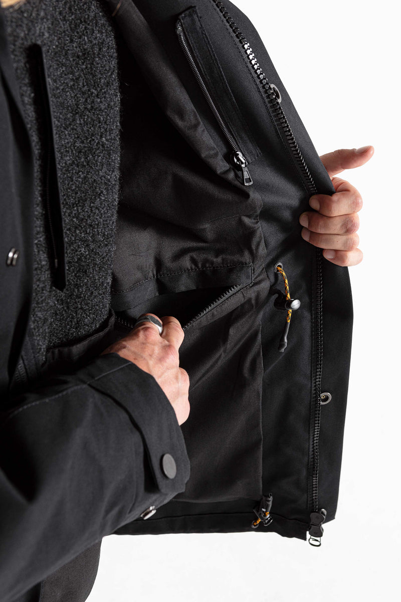The JACKET deep black