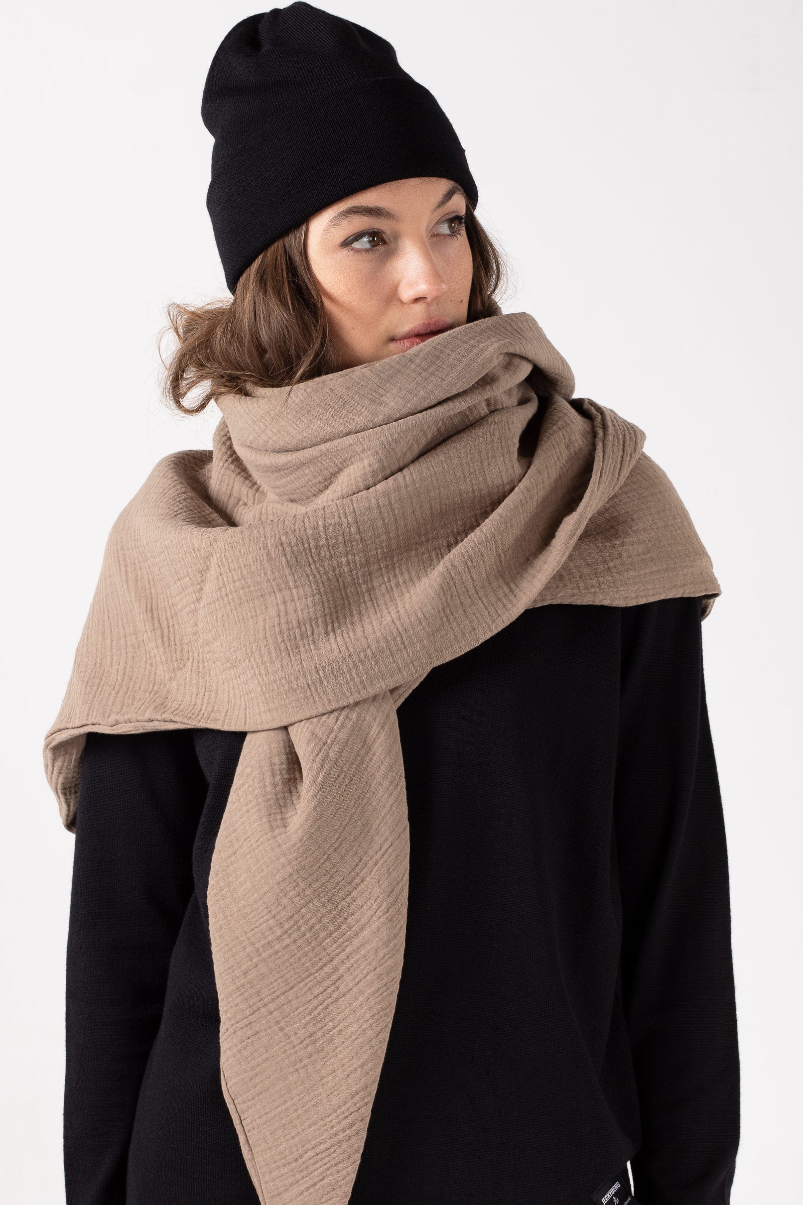 JECKYBENG-The-SCARF-01-warm-taupe