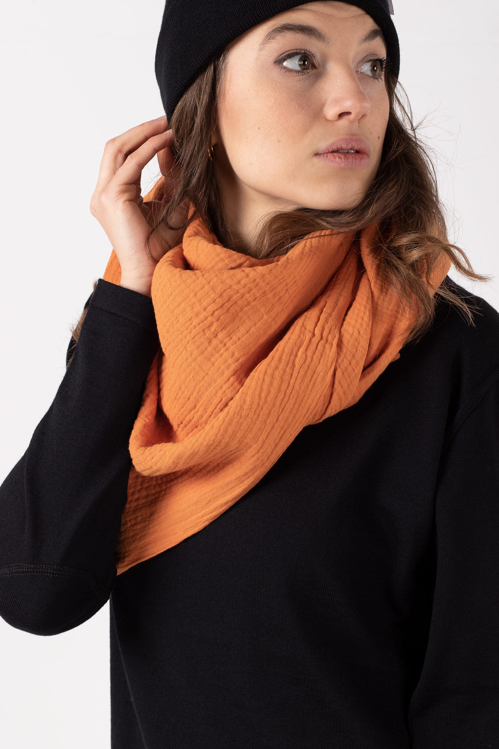 JECKYBENG-The-SCARF-02-bright-orange