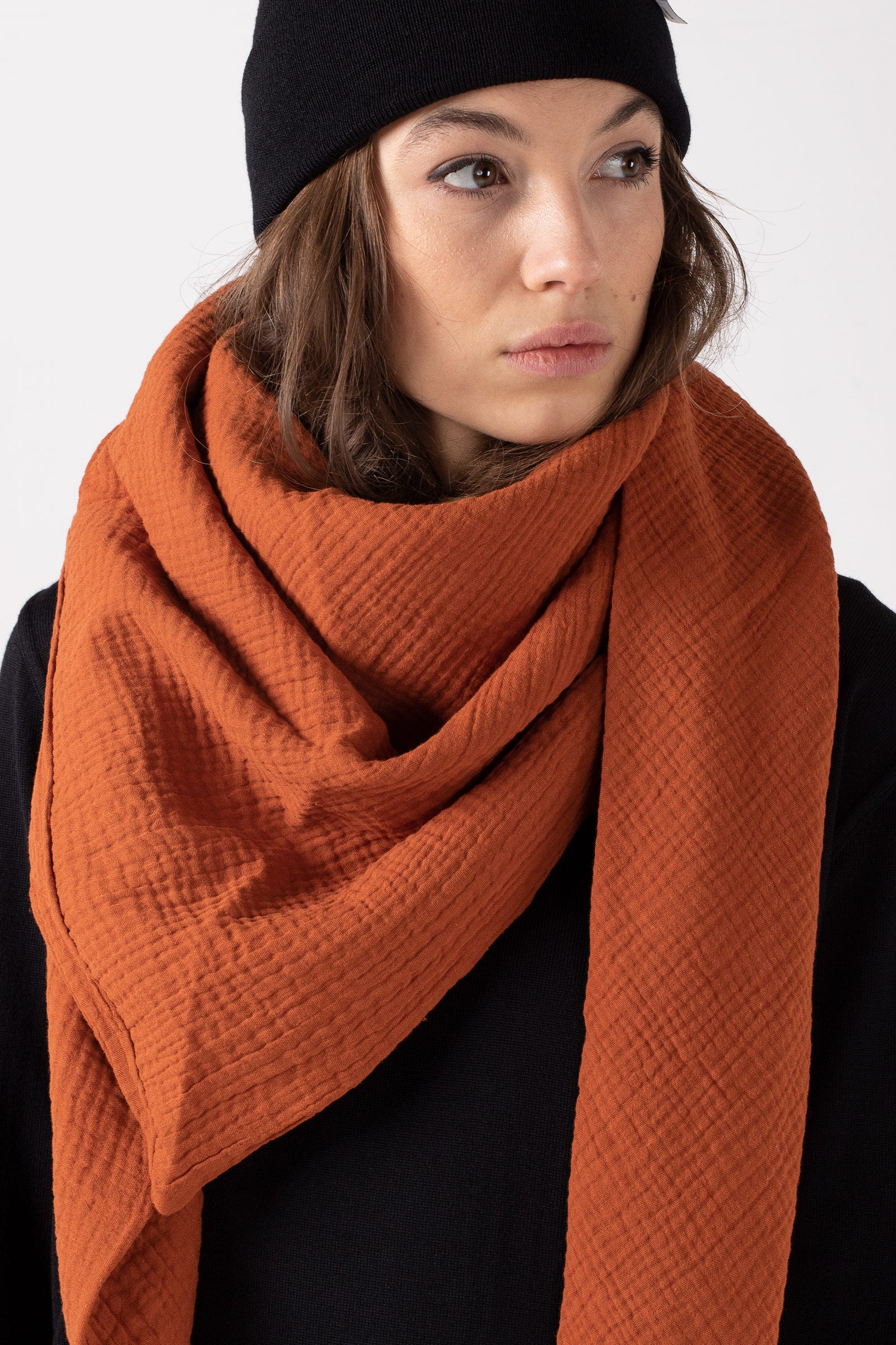 JECKYBENG-The-SCARF-02-rusty-red
